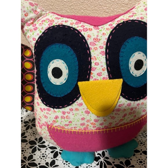 Rare Art & Soul Owl Pillow - Picture 4 of 5